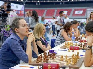 USA:s damer med Irina Krush på första bordet vann mot Ryssland. Foto: OS-hemsidan/Paul Truong.