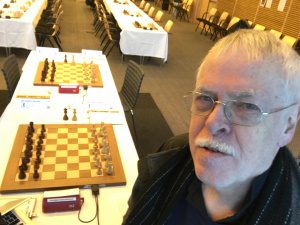 Lars OA Hedlunds idoga arbete att dokumentera svenska schackturneringar uppmärksammas i ChessBase India. Här bjuder han på en "selfie". Foto: Lars OA Hedlund.
