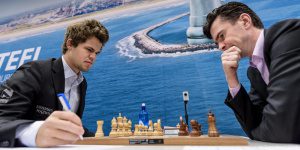 Magnus Carlsen slog Loek van Wely och återhåmtade andra platsen. Foto: Turneringshemsidan.