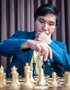 Wesley So fick kämpa för remin mot Carlsen. Foto: Lennart Ootes/Turneringshemsidan.